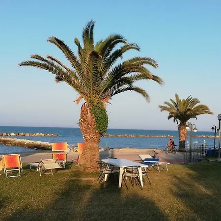 Casa Fronte Spiaggia, Terrazzo, Wifi, Garage Апартаменты *