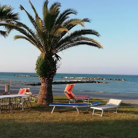 Casa Fronte Spiaggia, Terrazzo, Wifi, Garage 滨海库普拉